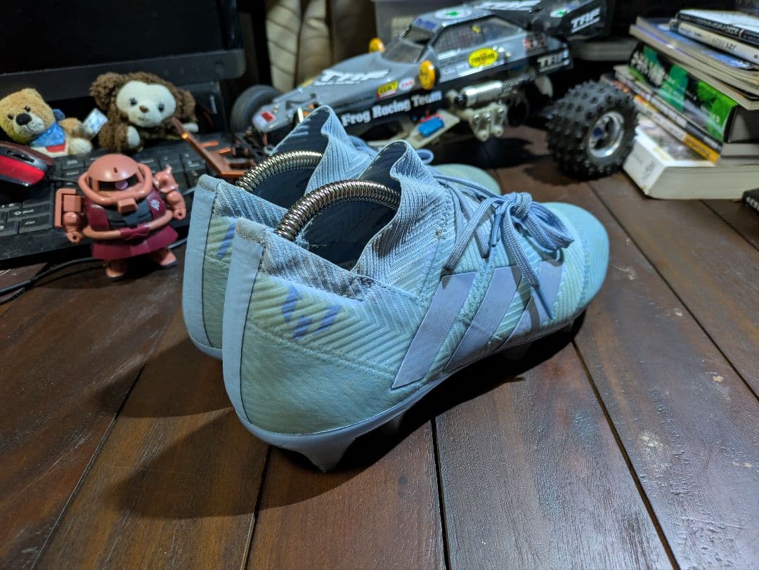 アディダス　ネメシス18.1 メッシ限定モデル