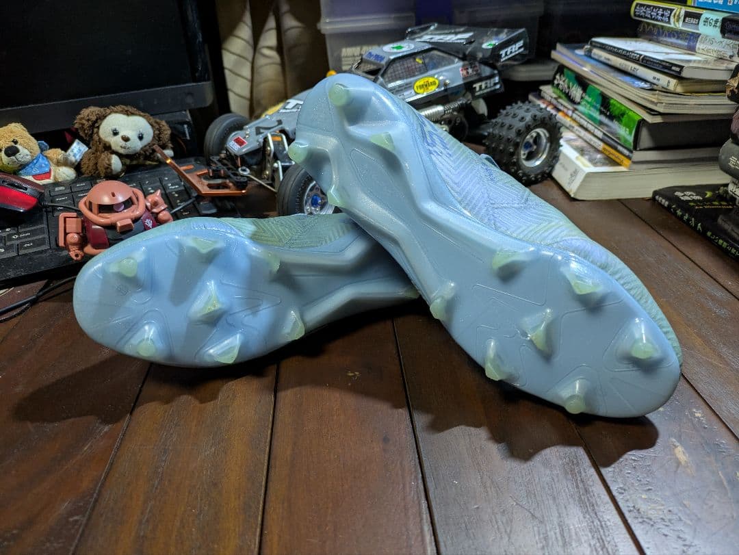 アディダス　ネメシス18.1 メッシ限定モデル