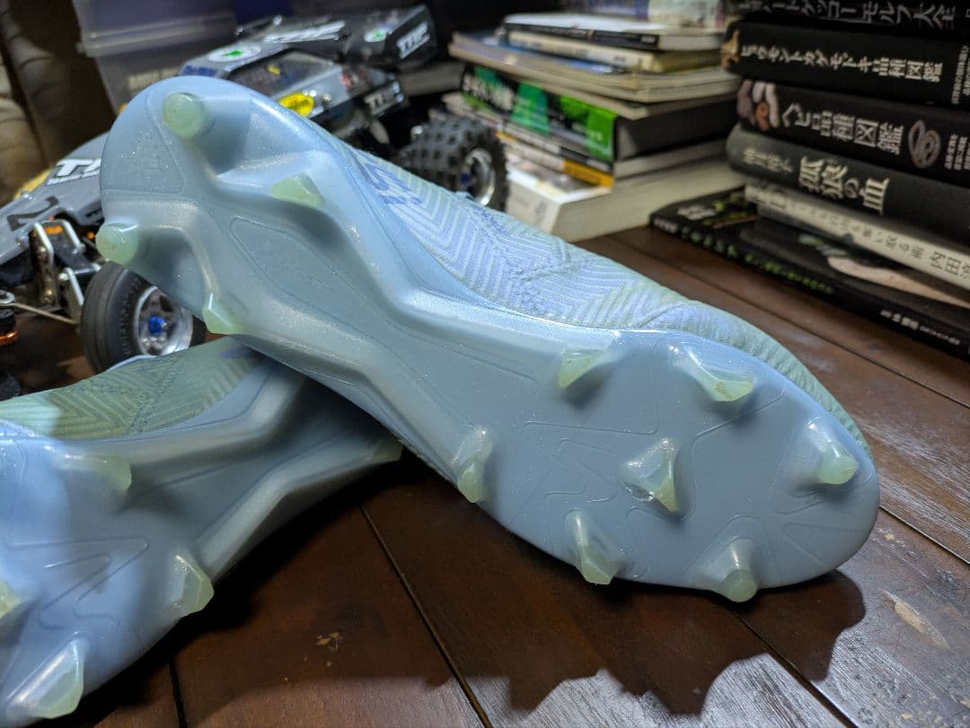 アディダス　ネメシス18.1 メッシ限定モデル