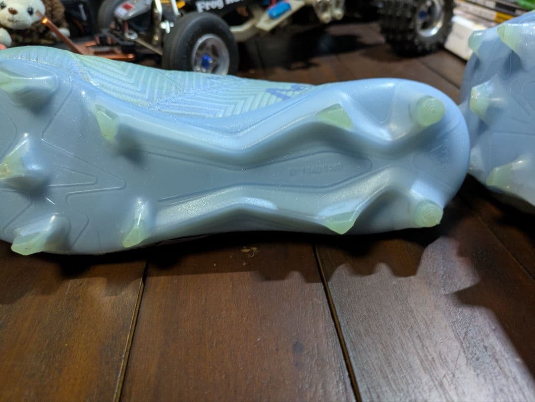 アディダス　ネメシス18.1 メッシ限定モデル