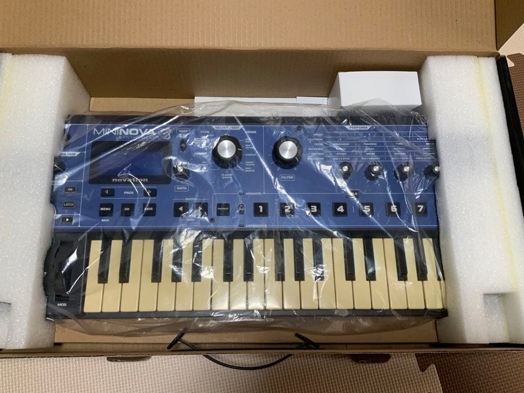 Novation MININOVA シンセサイザー 通電確認のみ 現状品