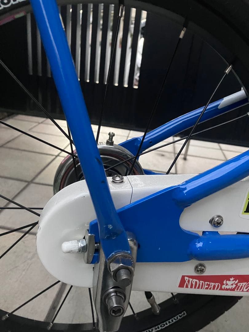 ヨッシーヘルメット付き　コマ有り　マリオ　幼児用自転車　18インチ