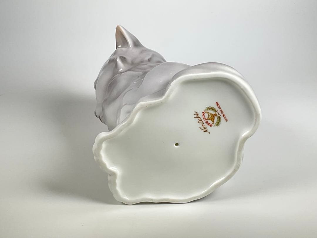 ノリタケ　猫　ネコ　置物　Noritake　高さ約１５ｃｍ