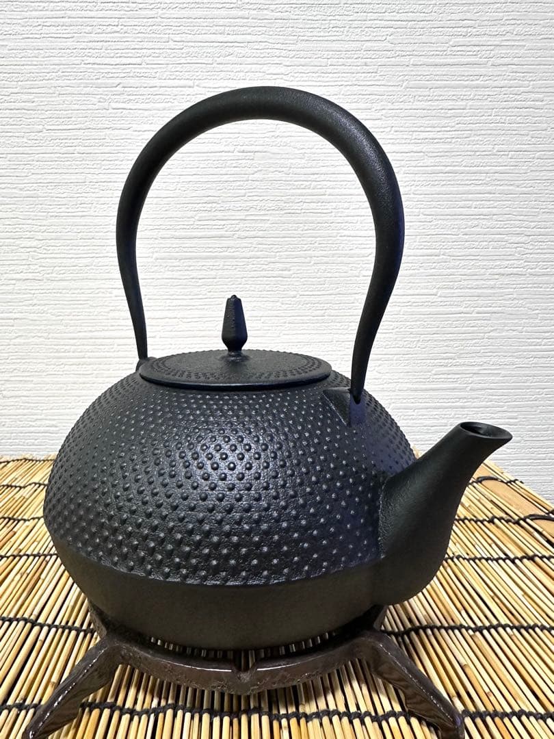 未使用品、供箱付　南部池永造　梔子　小　1.2L　南部鉄瓶　南部鉄器　鉄瓶