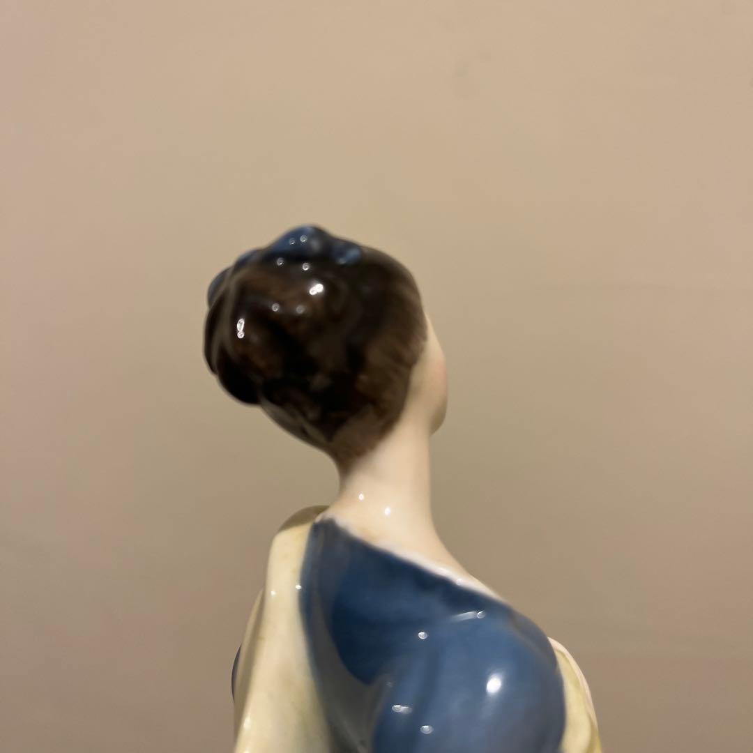 ロイヤルドルトン　フィギュリン　陶器人形　アドリアン