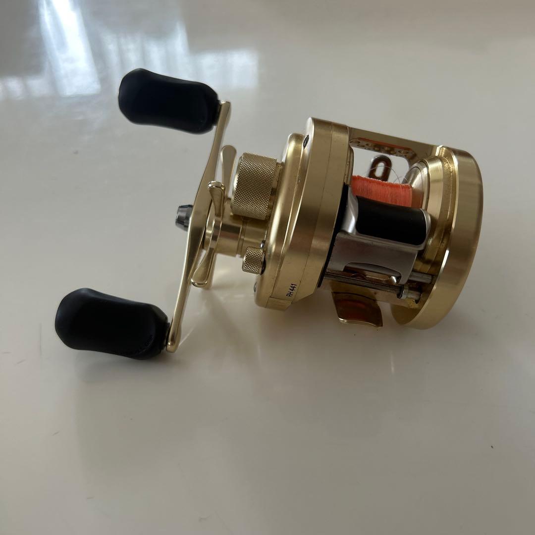 CALCUTTA CONQUEST 201 ゴールド ベイトリール