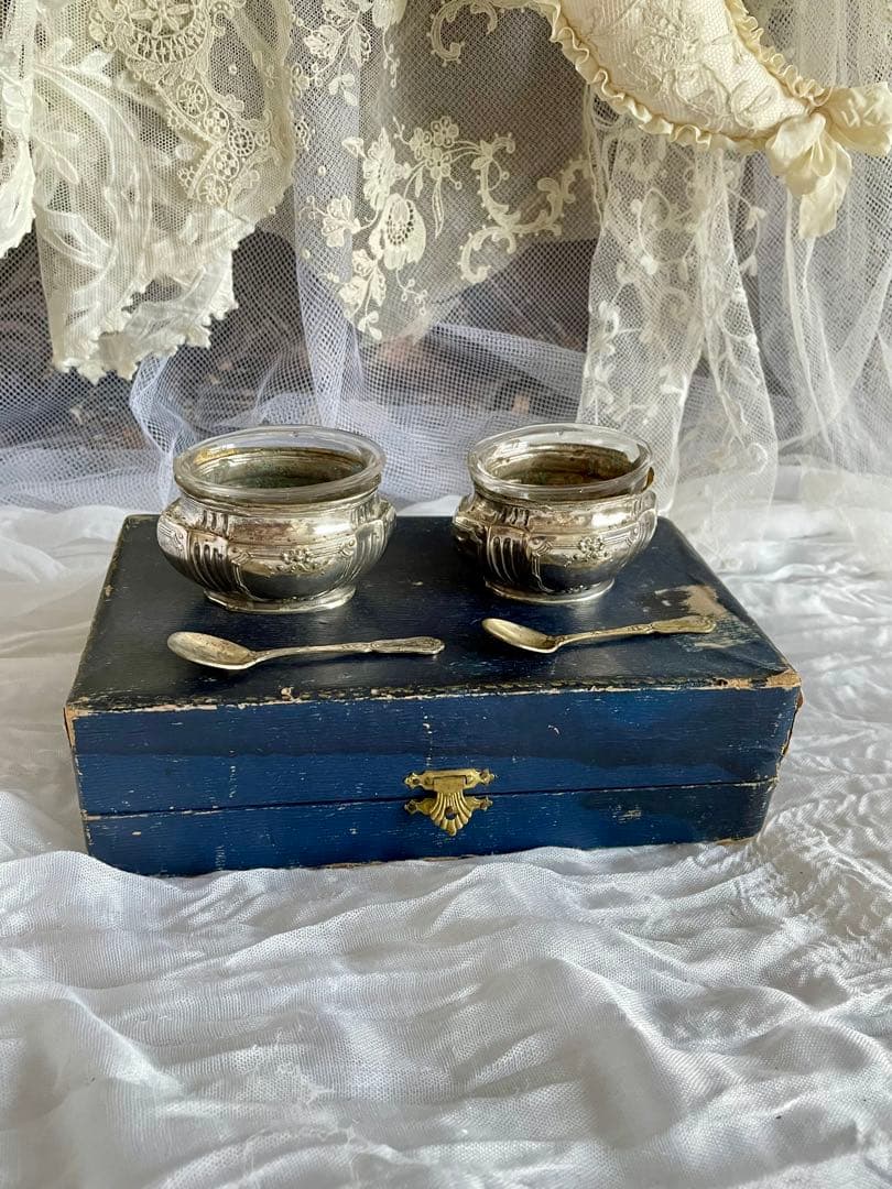アンティーク ケース入りのサリエールset