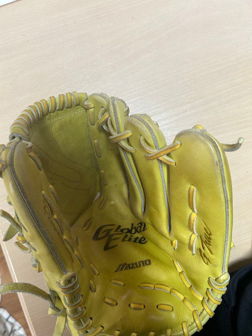 Mizuno Global Elite 硬式グローブ ライム色(蛍光黄色)