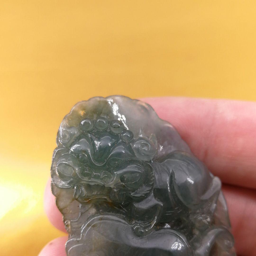 ビルマ翡翠精細彫刻「蓮葉元寳霊芝獅子」(A貨保証)(整理番号:AJ09)