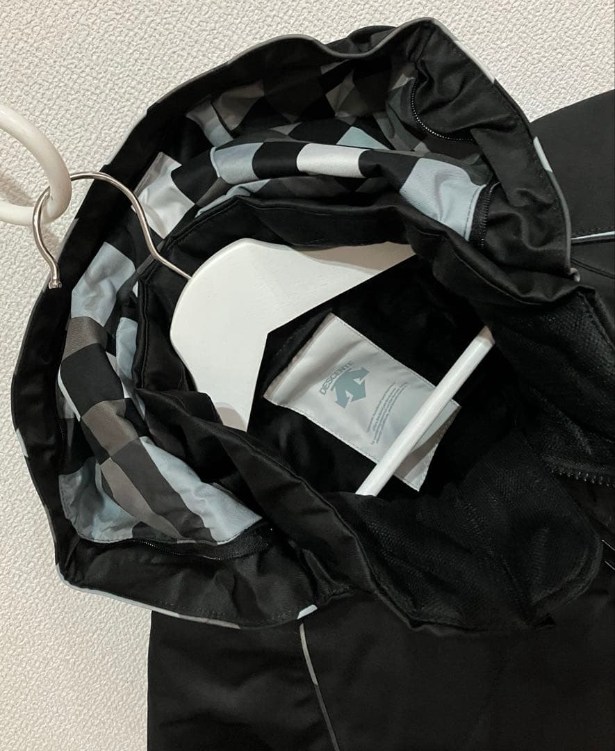 【11号】デサント　スキーウェア　黒　ブラック　柄　レディース