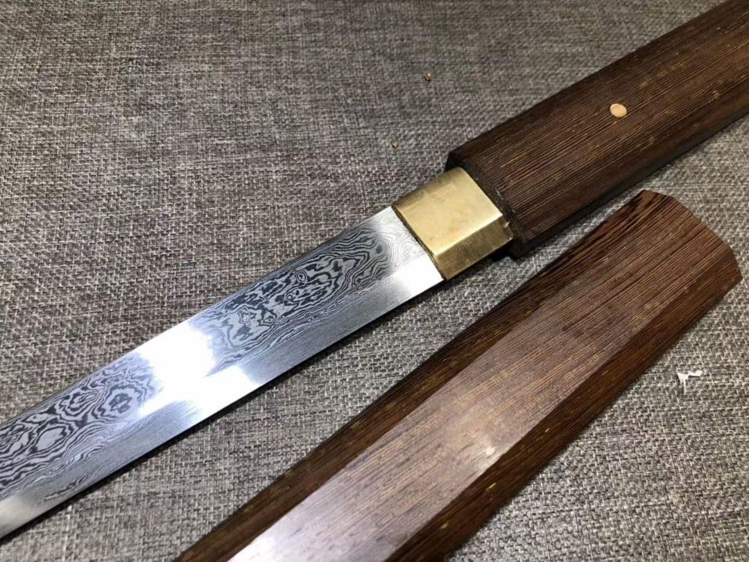 武具　刀装具　日本刀　模造刀   居合刀    肋差   短刀 花梨木六稜唐横刀