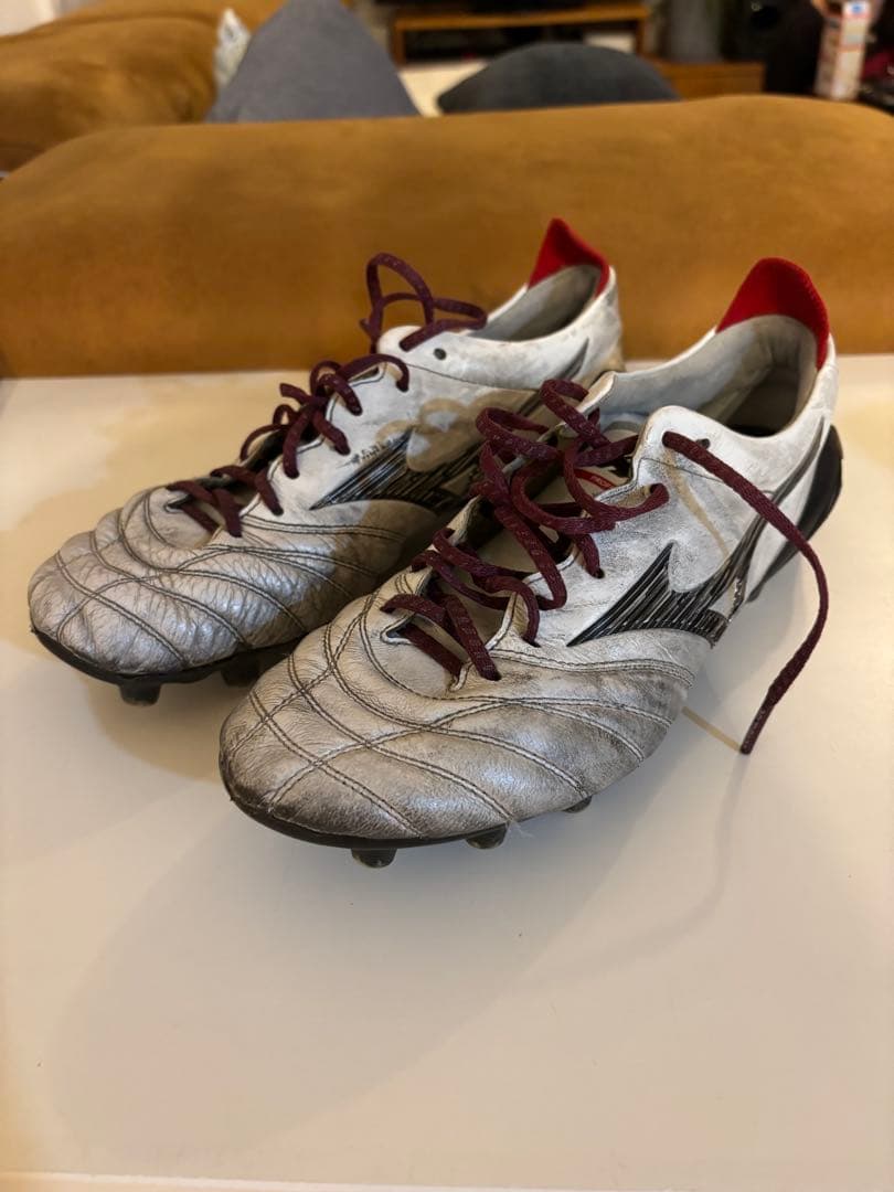 ミズノ モレリア サッカーシューズ ホワイト/レッド　値下げ可