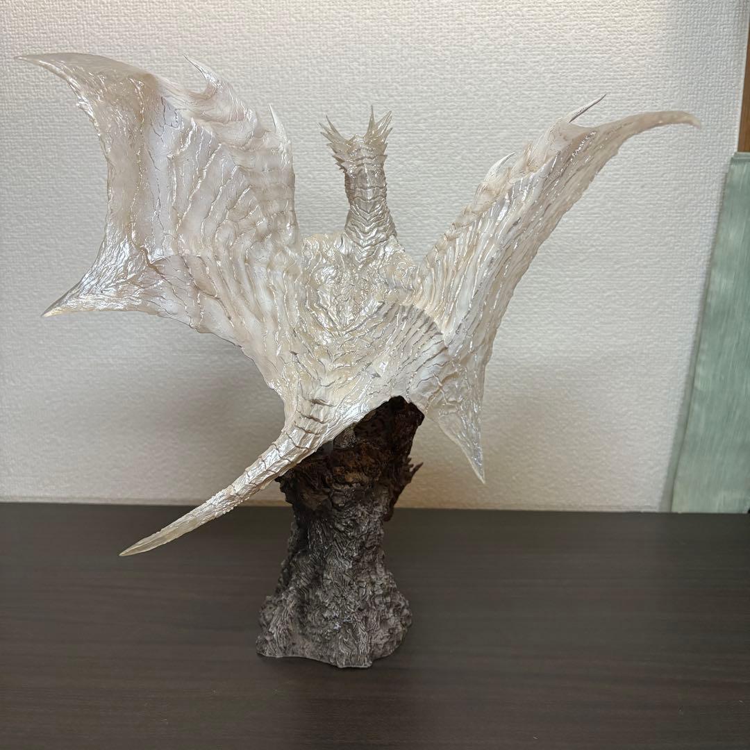 【希少品】モンスターハンター　クリエイターズモデル　クシャルダオラ　脱皮　純正