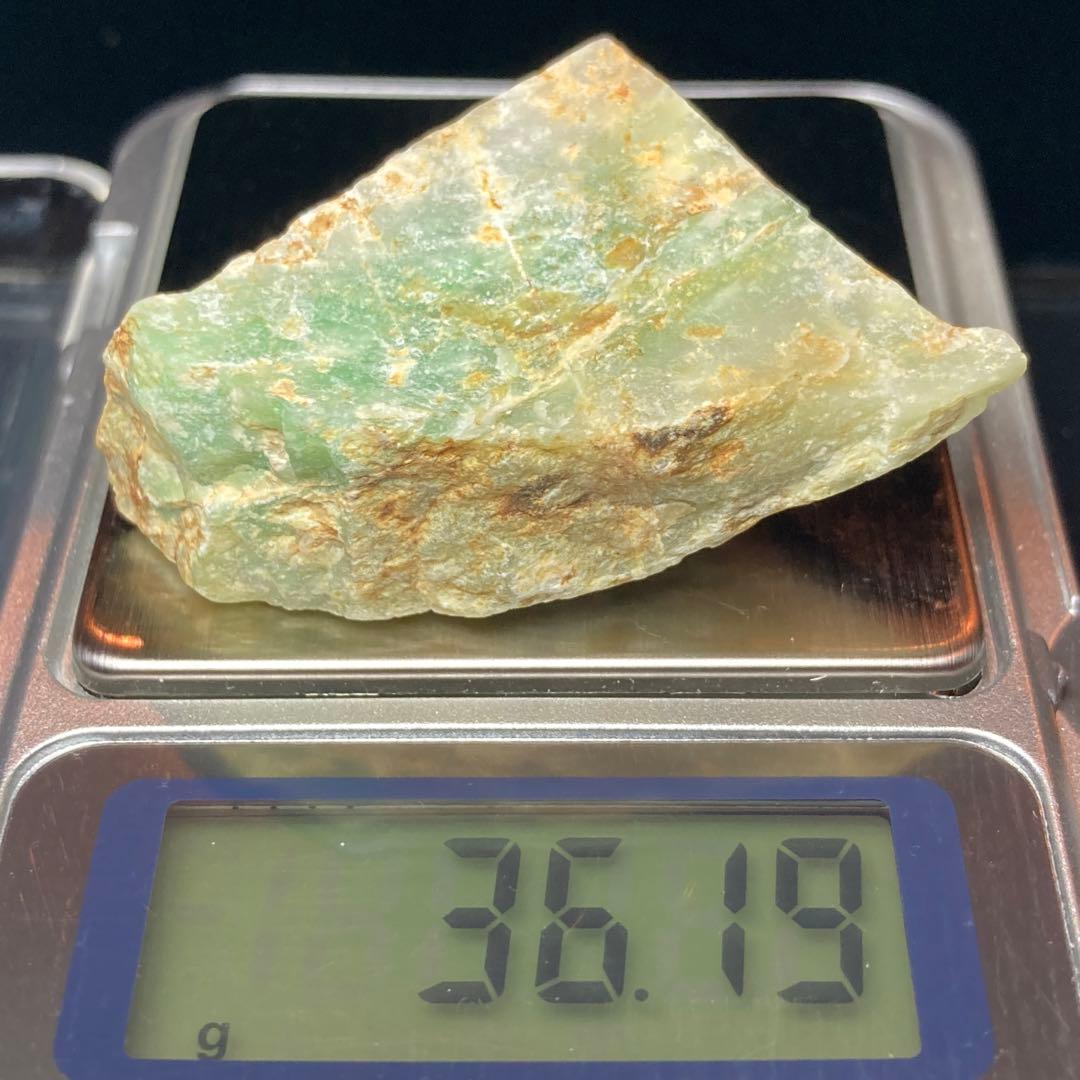 【専用品】糸魚川翡翠　金山谷　ロウカン質　山石　36.1ｇ