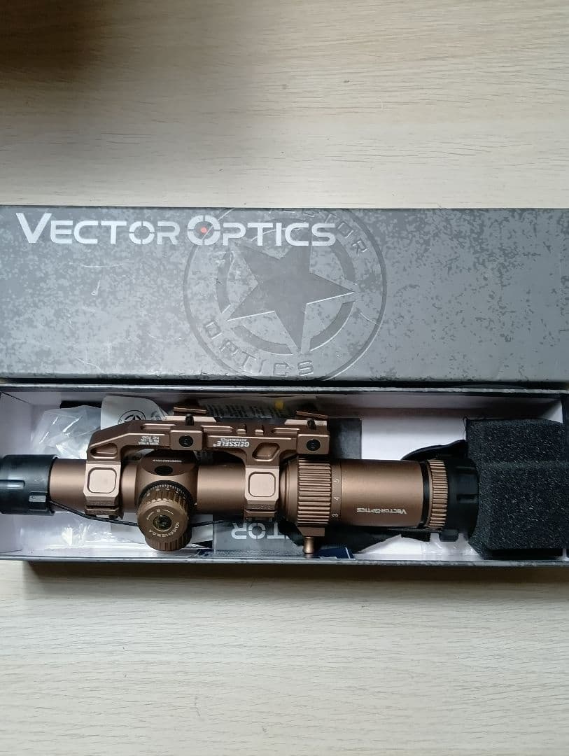 え*ュ様 Vector Optics Forester 1-5x24 Coyot