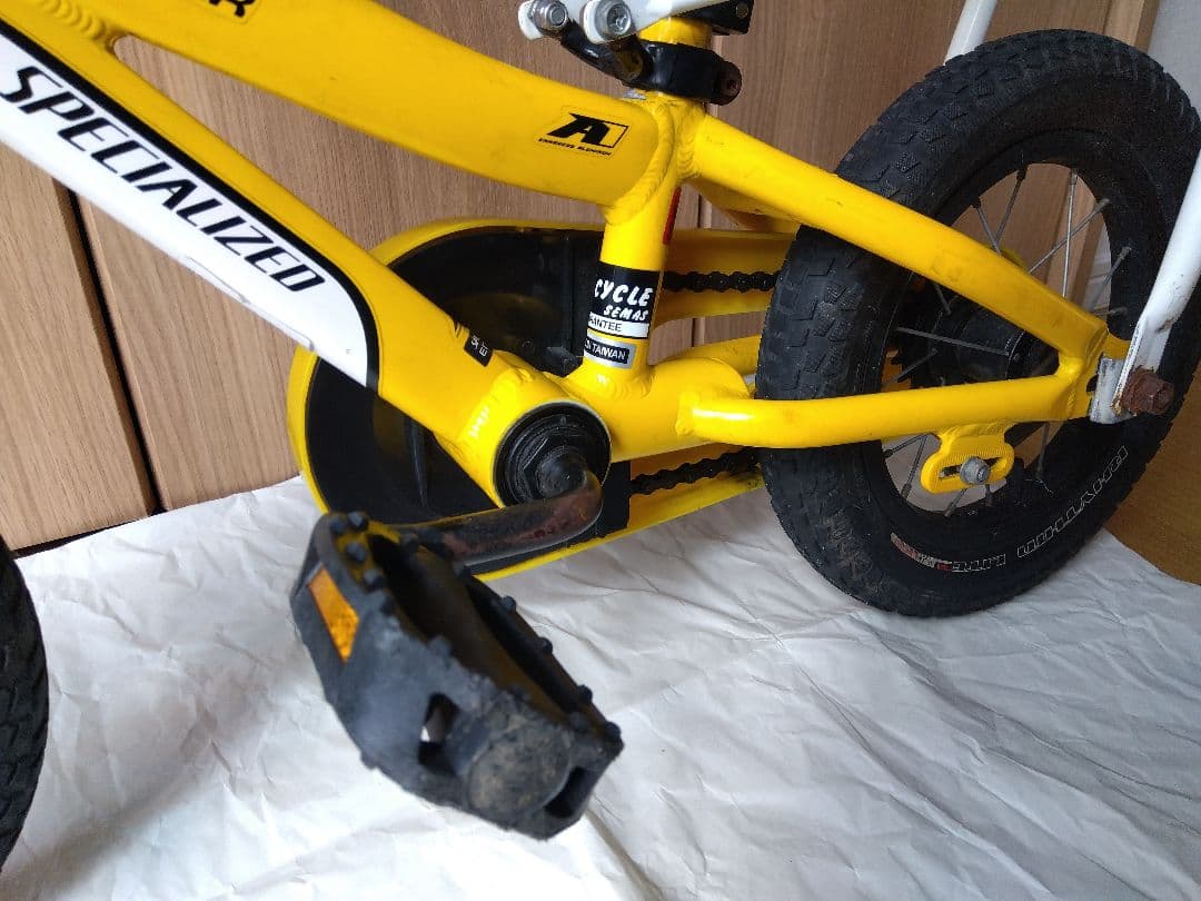 Specialized Hotrock 12インチ +BELL crest jr