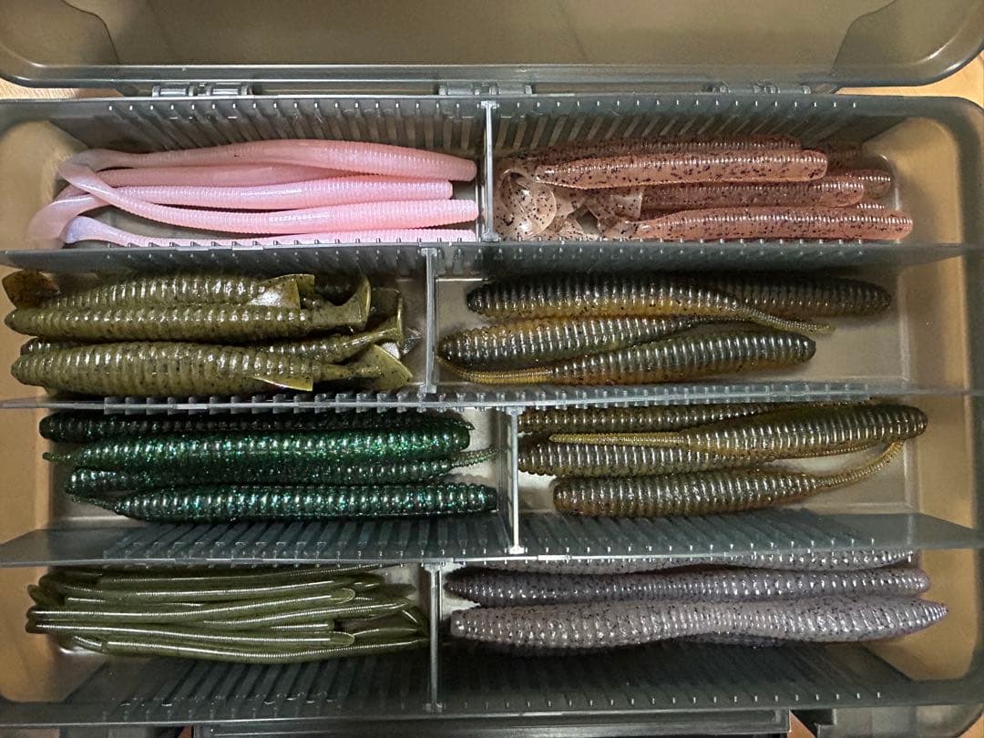 バス釣り引退セット　カルカッタコンクエストDCワーム　ハードルアーセット