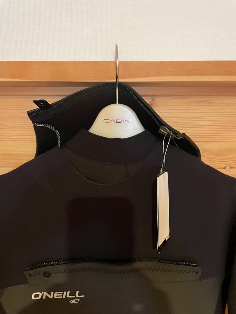 O'Neill セミドライショートチェストジップ新品(価格相談受けます)