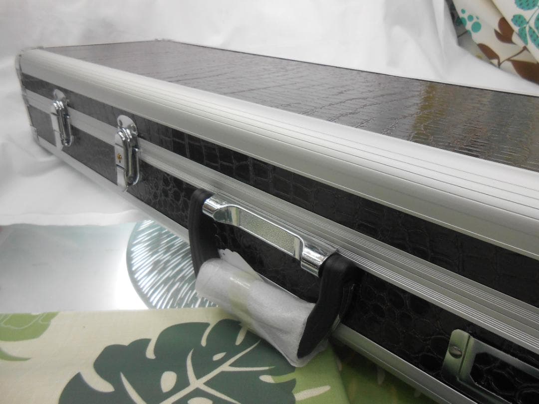 新品未使用(送料無料)13.450円　沖縄三線専用　アルミ縁ハードケース