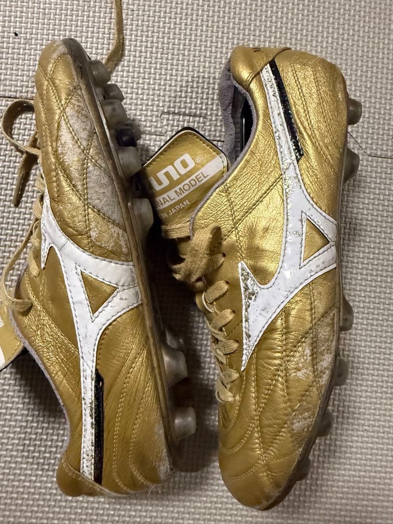 Mizuno モレリアUR ゴールド