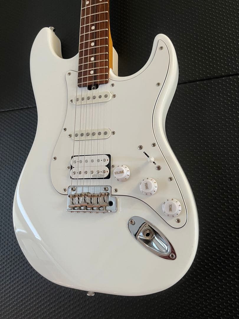 Bacchus global series ストラトタイプ