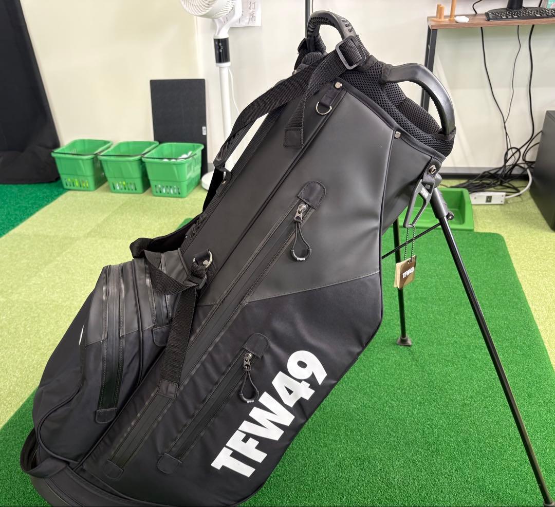 TFW49 スタンドキャディバッグ　ヘッドカバー付き
