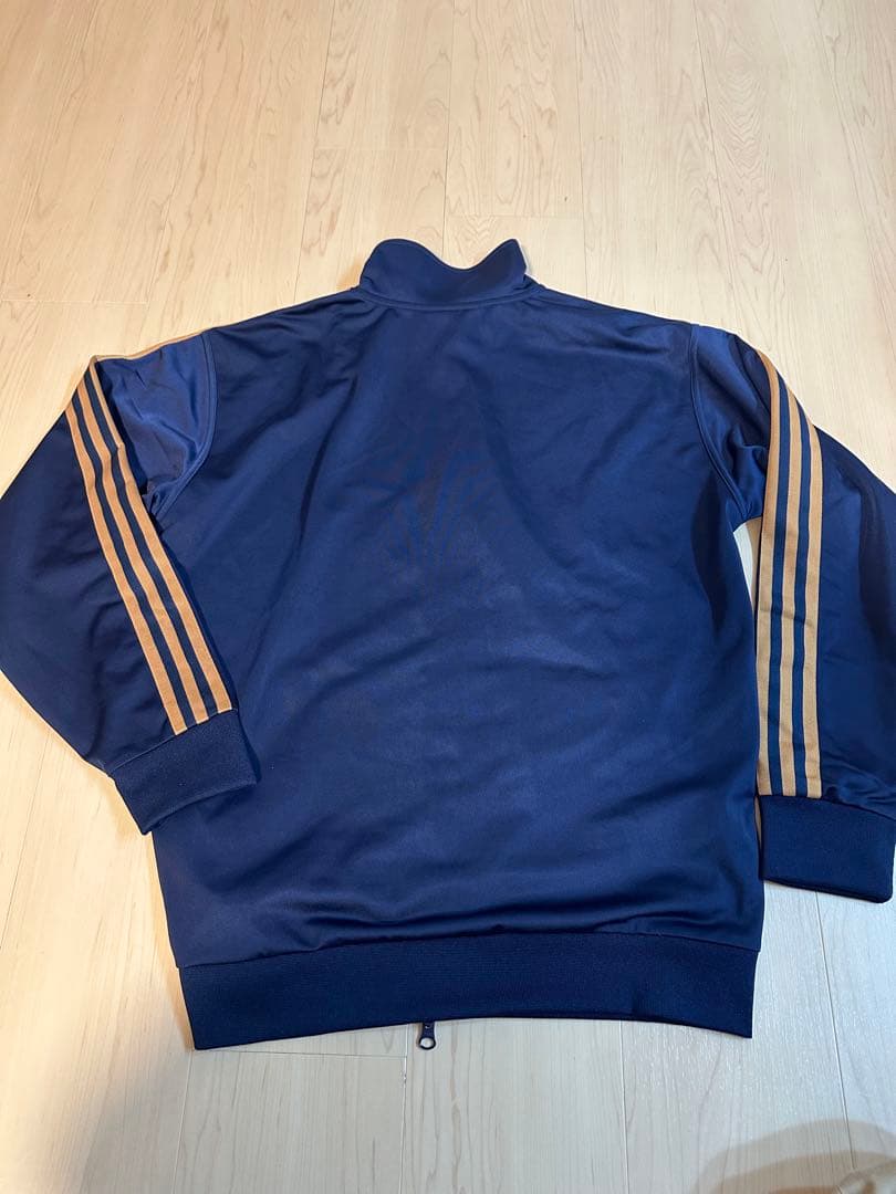 adidasトラックジャケット