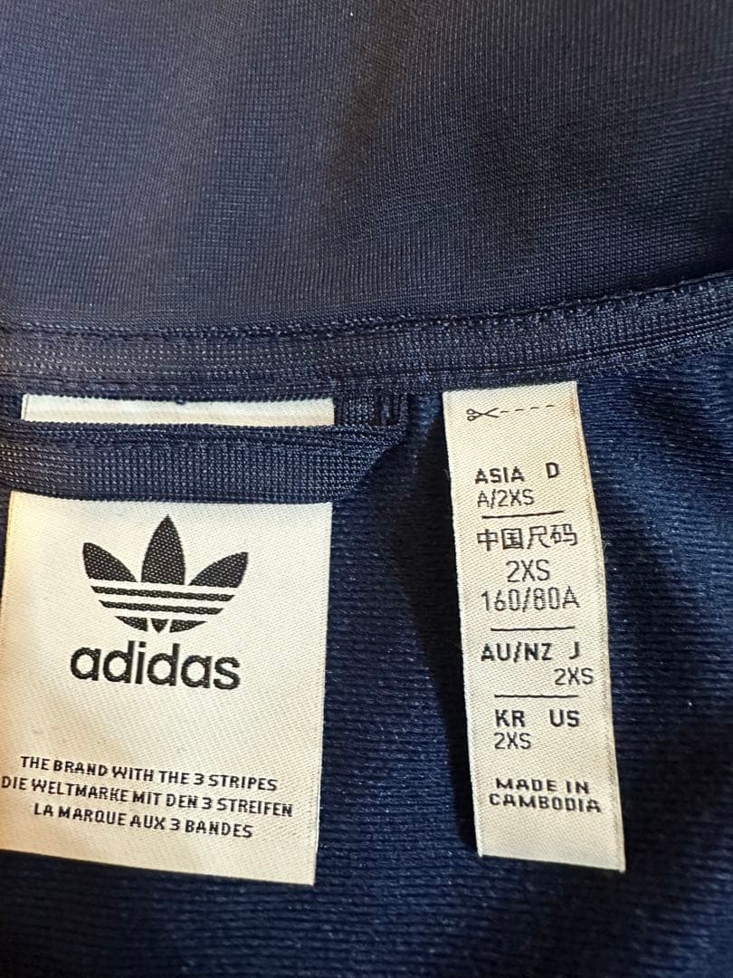 adidasトラックジャケット