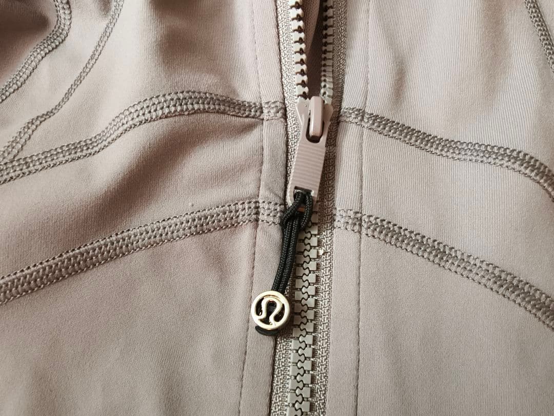 Lululemon ジッパー付きジャケット