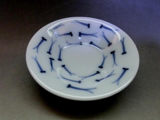 小皿■【大明成化年製】メダカ紋染付手塩皿 5客 金継ぎ直有 小魚 時代物 骨董■