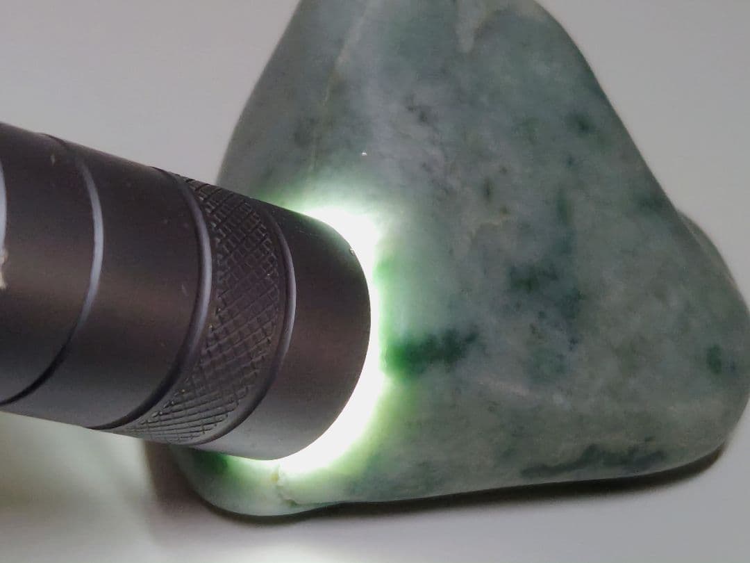 糸魚川153 翡翠 106g ヒスイ 原石 鑑賞石 自然石 誕生石 鉱物 鉱石