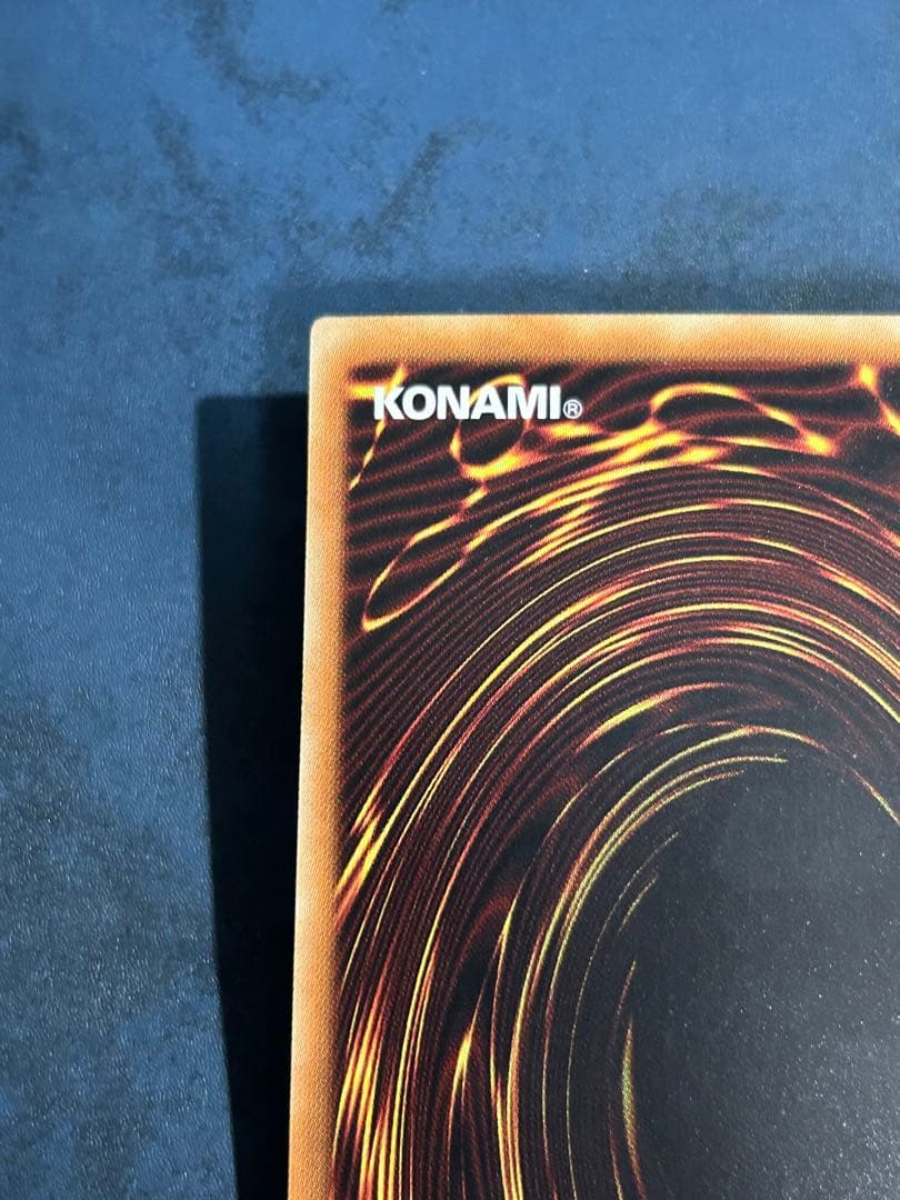 遊戯王　真紅眼の黒竜　ホロ　ホログラフィックレア レッドアイズ