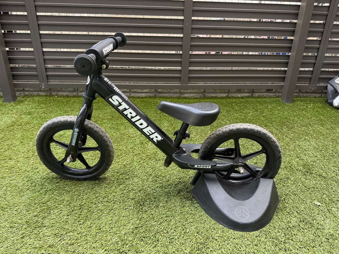 さゆみん ストライダースポーツ ブラック12インチ 純正スタンド付き