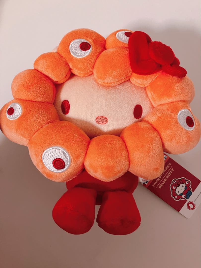 ミャクミャク サンリオ　ぬいぐるみM 推しカラー　キティ