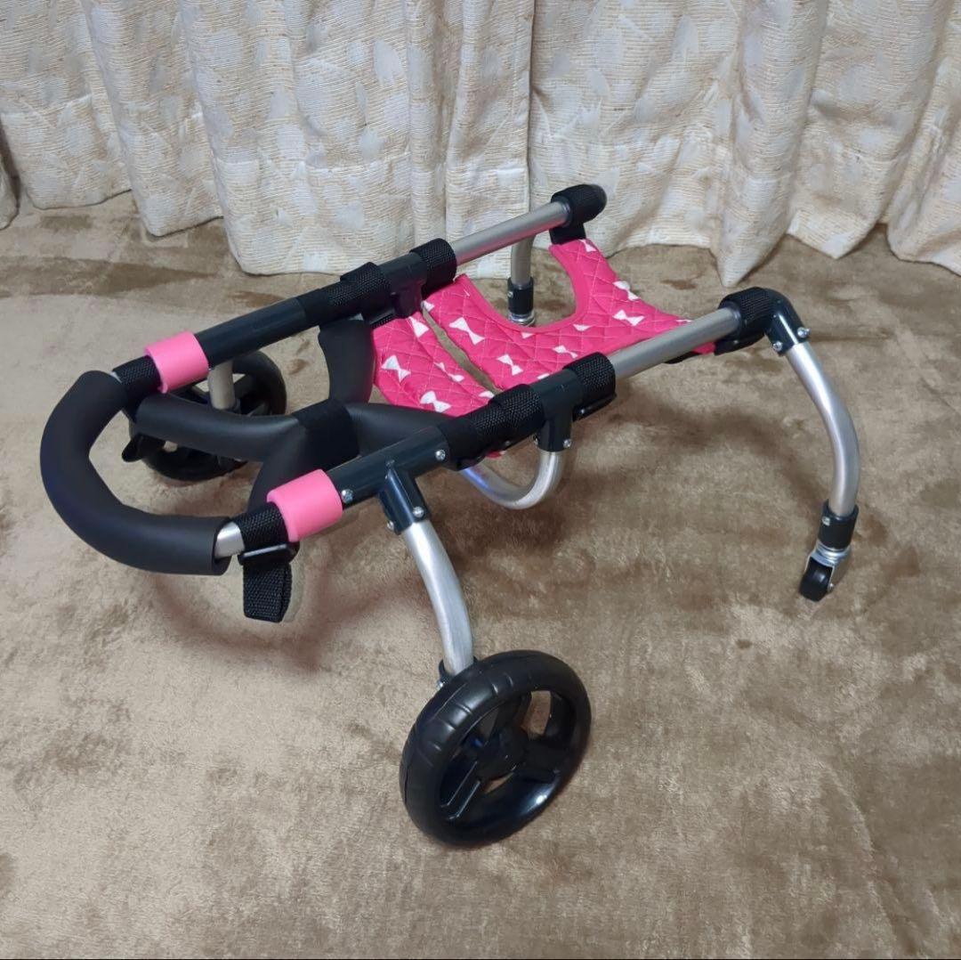 ワンちゃん4輪　リハビリ　犬の歩行器