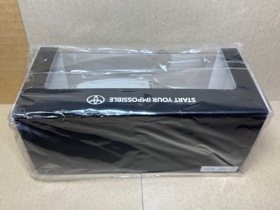 トヨタ ハリアー ホワイトパールクリスタルシャインカラーサンプルミニカー 色見本