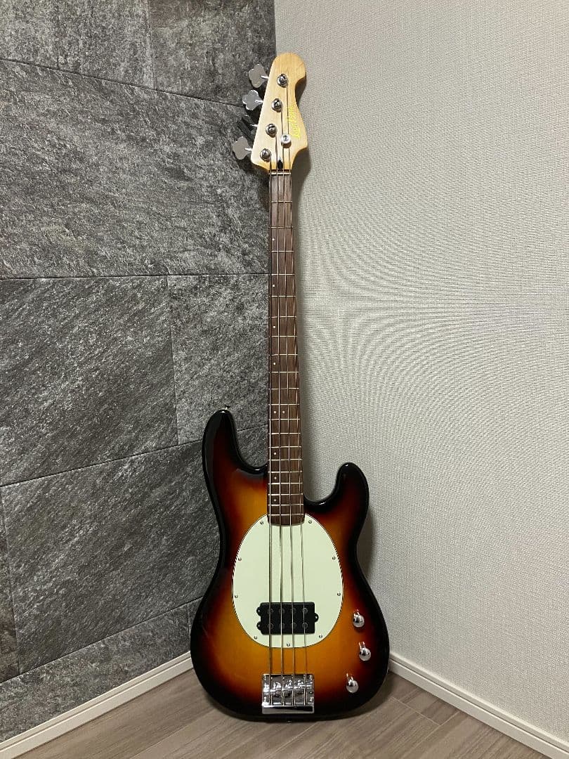 ピックガード改造したLaidBackのスティングレイ風アクティブベース