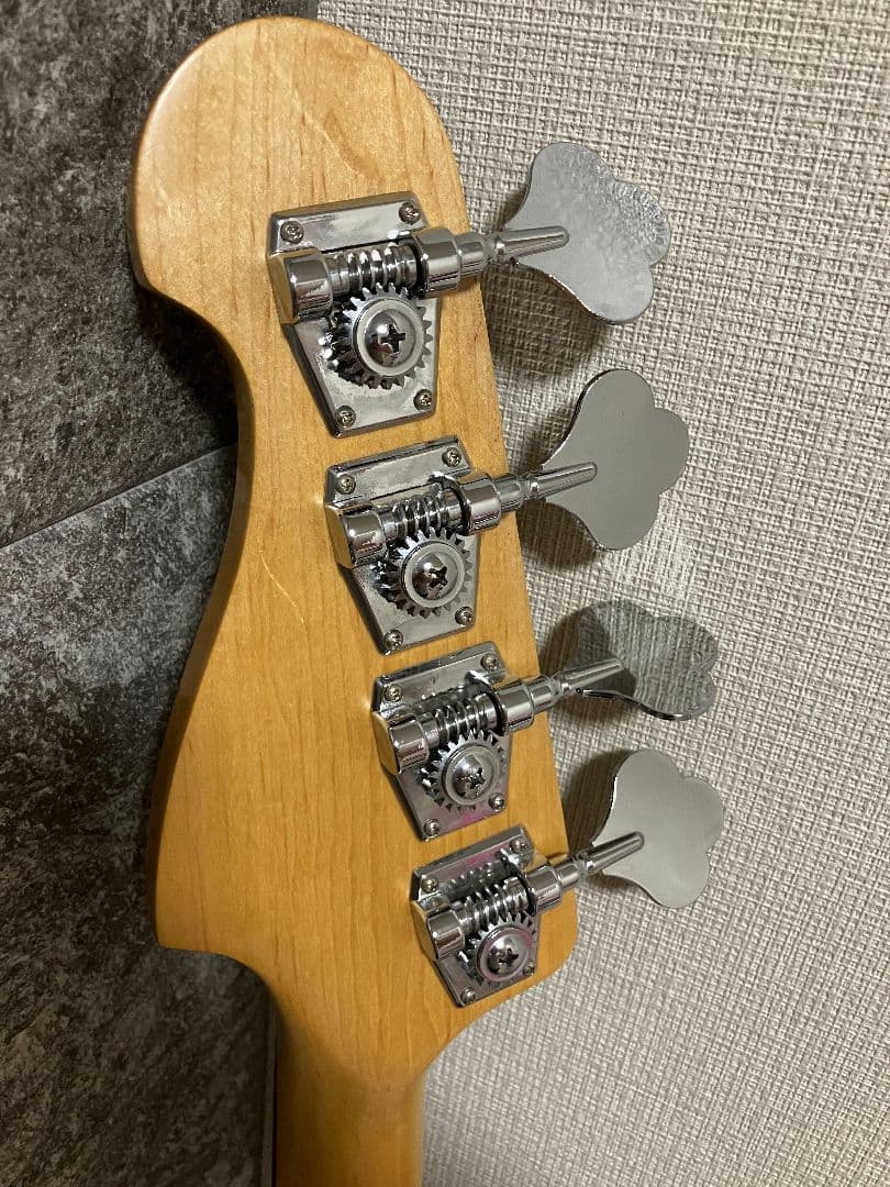 ピックガード改造したLaidBackのスティングレイ風アクティブベース