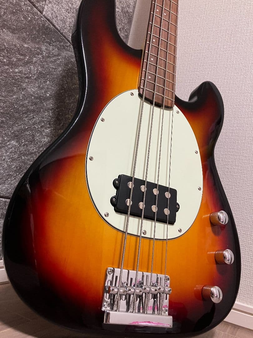 ピックガード改造したLaidBackのスティングレイ風アクティブベース