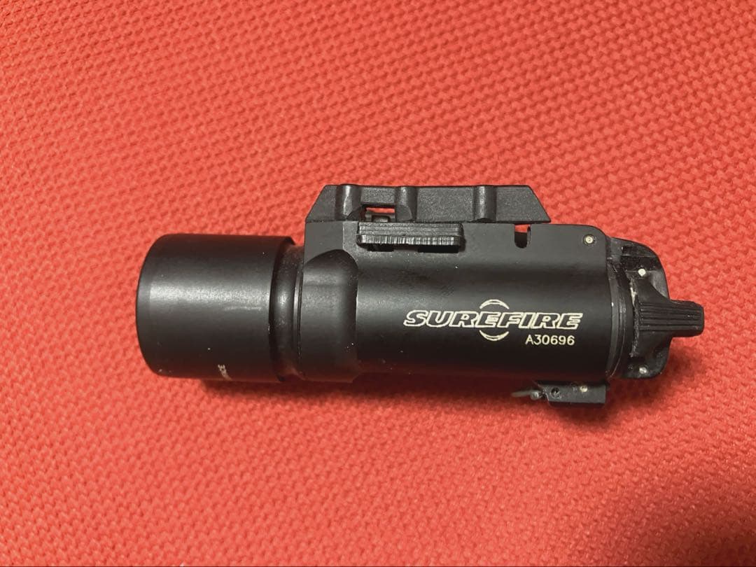 【実物！】SureFire x300 ウェポンライト【早者勝】