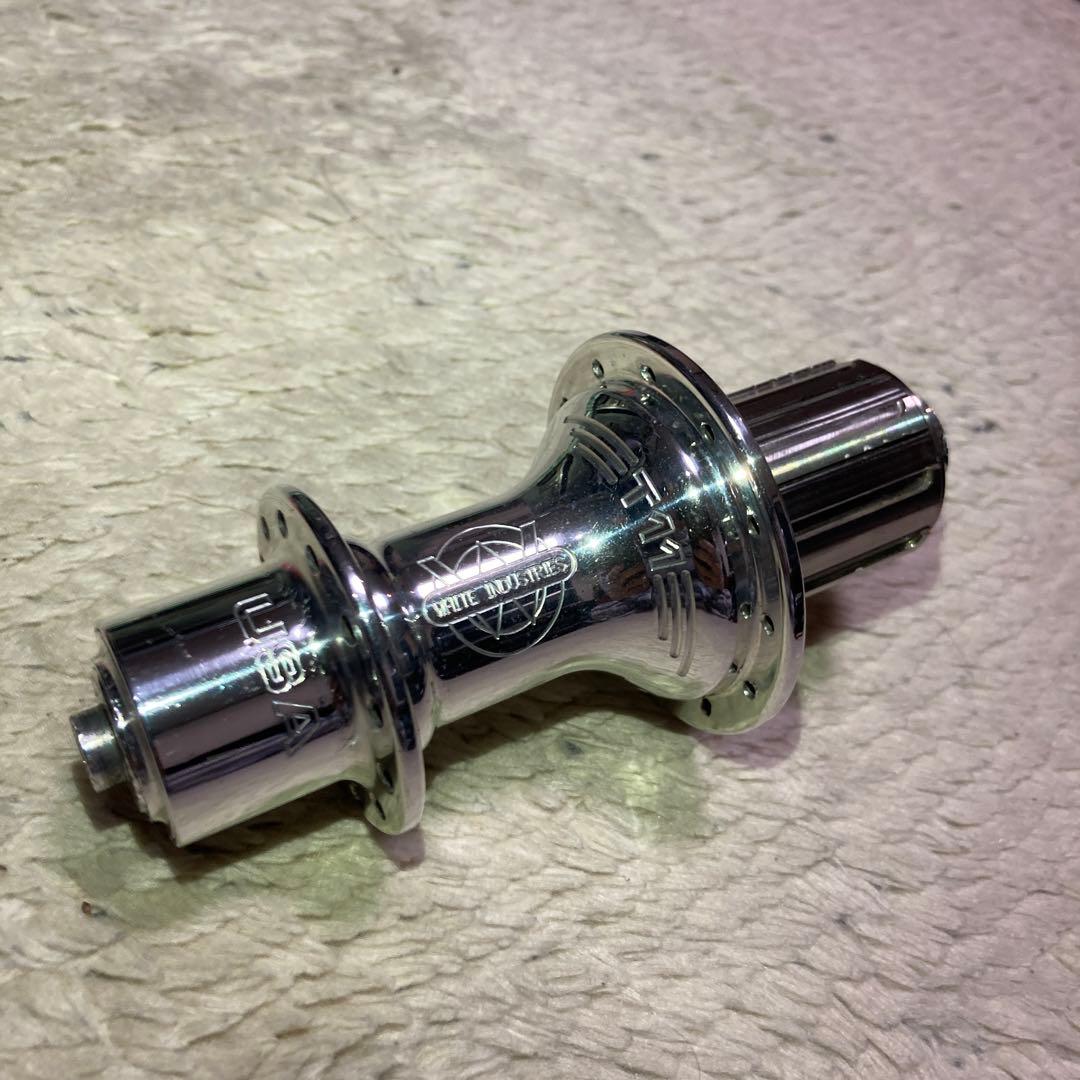 激レア ホワイトインダストリーズ ハブ リア 24穴