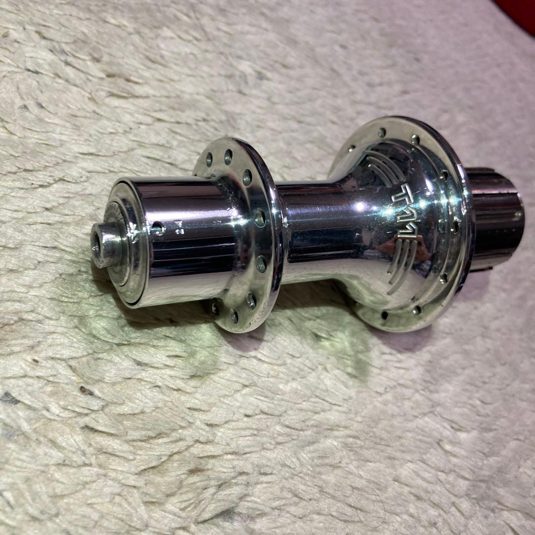 激レア ホワイトインダストリーズ ハブ リア 24穴