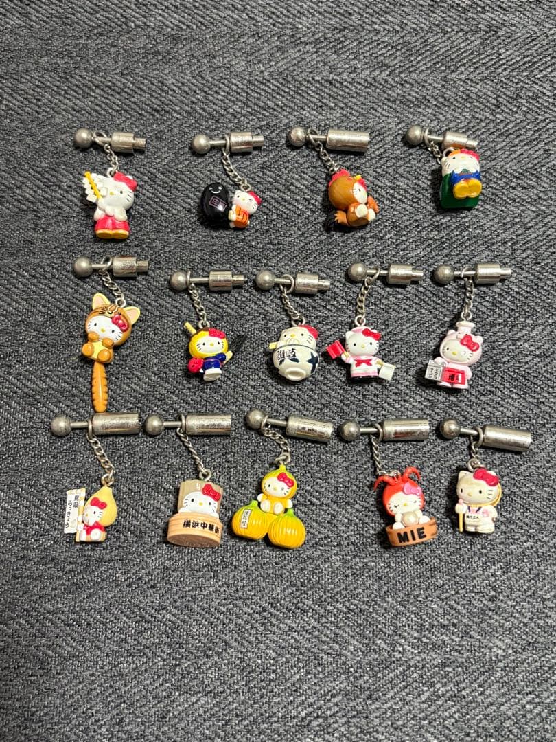 【再々値下げ】　平成レトロ　レア　ご当地キティ　ハローキティ ストラップ 14個