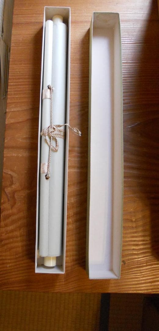 掛け軸 東號 彩色山水 絹本 希少 軸装 茶道具 掛軸 美品 です。