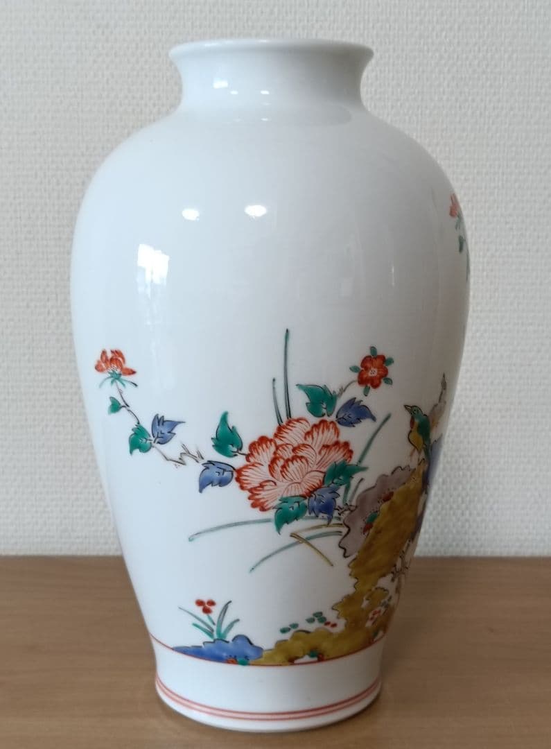 人間国宝　十三代酒井田柿右衛門　錦手　牡丹鳥文花瓶　柿右衛門