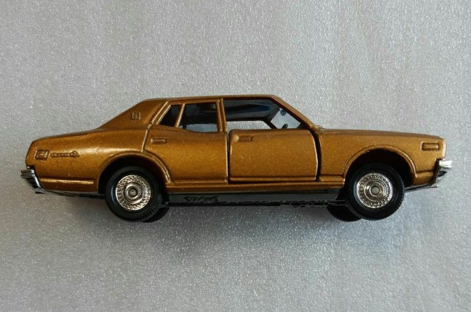 トミカ ダンディ051 ニッサン セドリック TOMY