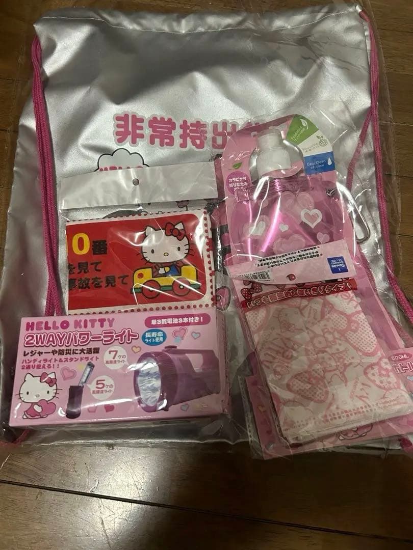 激レア　認定品 ハローキティ非常持出袋セット