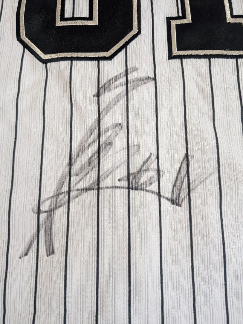 本物 61ユニフォーム サイン入り千葉ロッテマリーンズ　角中勝也選手ユニフォーム