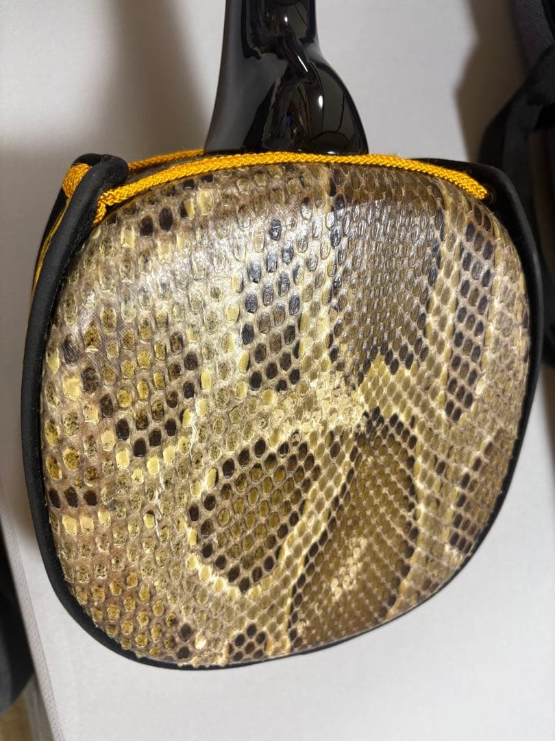 三線 本体 ヘビ柄 ケース付き