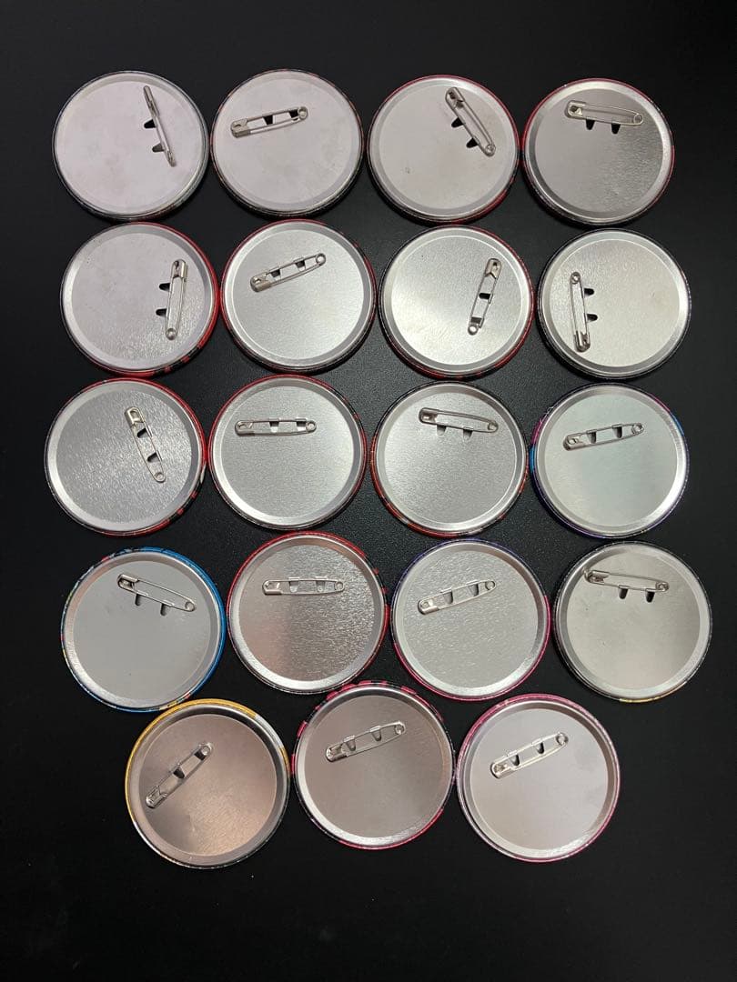 ONE PIECE ワンピース　輩缶バッジ　ロー　ハンコック　ドフラミンゴ